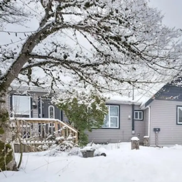 Spacious Downtown Character Rancher | hotel Vancouver | Trivago