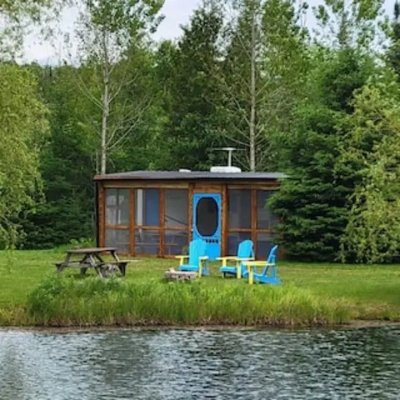 Cozy Getaway Only 1 Hr From Toronto On A Small Lake. | hotel Toronto | Trivago