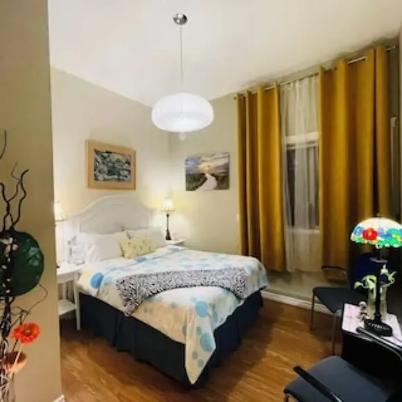Enjoyable 2-bedroom house in lovely Saanich Core neighborhood | hotel Vancouver | Trivago
