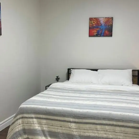 Cozy 2-Bed with Kitchen and Patio in Midtown Toronto | hotel Toronto | Trivago