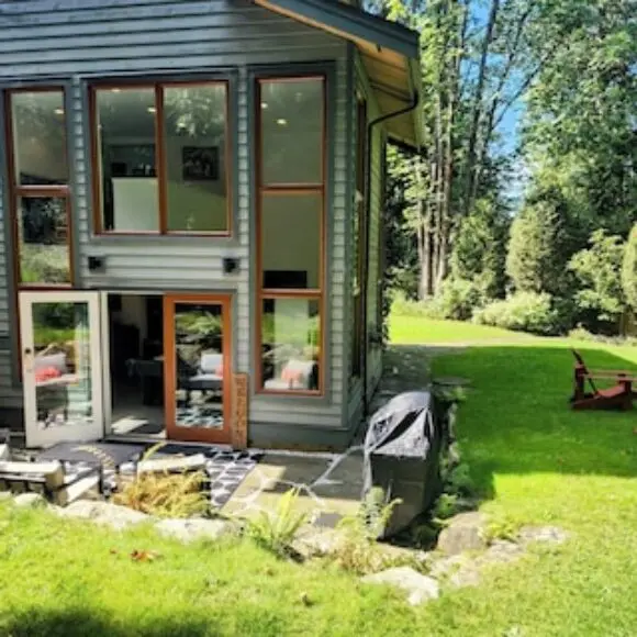 Vancouver Garden Gateway: Beautiful 2-bedroom Suite In Tranquil Location | hotel Vancouver | Trivago