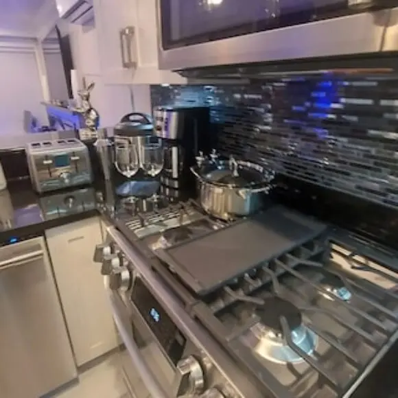 Beautiful Bright 3 Bedroom Townhouse | hotel Vancouver | Trivago