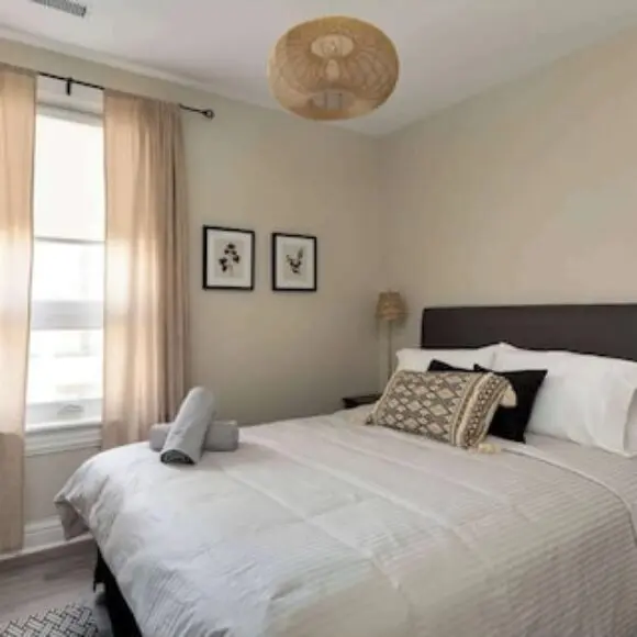 Casa Leslieville – 2br Suite W Lrg Patio | hotel Toronto | Trivago