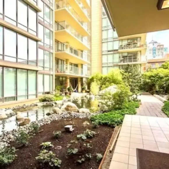 Luxe Downtown Condo With Stunning Views ! | hotel Vancouver | Trivago