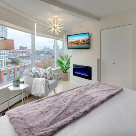 Ultimate King Bed Apartment W/ Pool & Free Parking | hotel Vancouver | Trivago