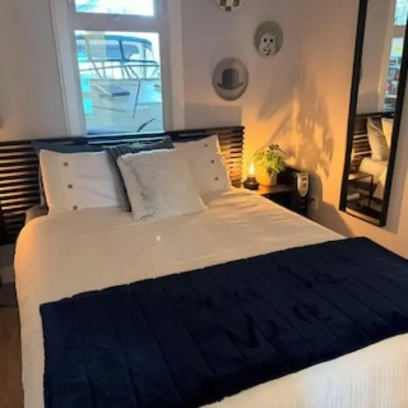 Floating Retreat – Unique & Modern! Mins From The Seabus & Downtown Vancouver! | hotel Vancouver | Trivago