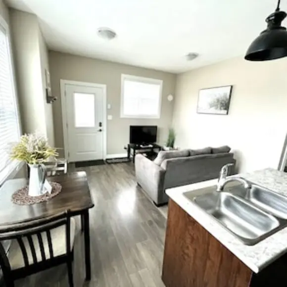 Newer Private Cozy 1 Bdrm Suite Located 5 Mins From All Amenities. | hotel Vancouver | Trivago
