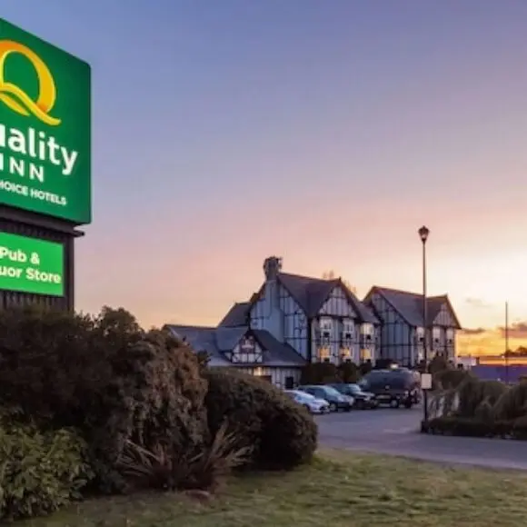 Quality Inn Waddling Dog | hotel Vancouver | Trivago