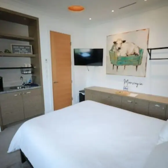 Private Modern Suite 15min From Yvr Self Check In | hotel Vancouver | Trivago