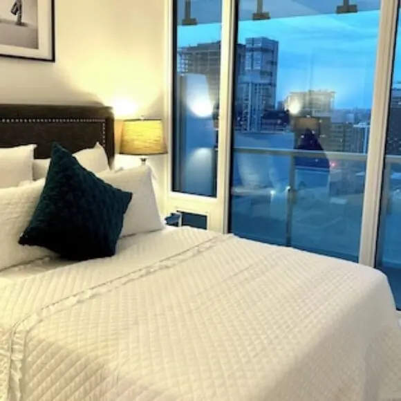 Luxury 1 Bedroom Plus Den In The Heart Of Downtown Toronto | hotel Toronto | Trivago