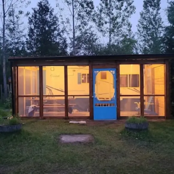 Cozy Getaway Only 1 Hr From Toronto On A Small Lake. | hotel Toronto | Trivago