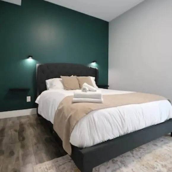 2BR / SELF Check-in / FAST Wifi / Nespresso / Fireplace & String Lights | hotel Vancouver | Trivago