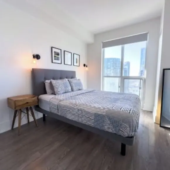 Hotel Lux Entertainment District Toronto | hotel Toronto | Trivago