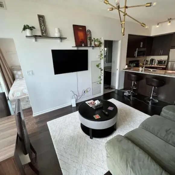 2-Bdrm and 1 Den 3 bed Condo with 2 bath – Walking distance to Scotiabank Arena, CN Tower, Union Station, Ripleys with Free Parking | vacation home Toronto | Booking.com