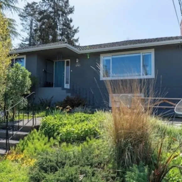 Stylish Mid-Century Modern Bright Apartment w/ park views. Pet friendly! | hotel Vancouver | Trivago
