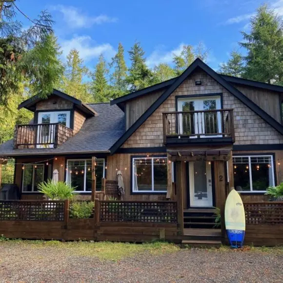 Sienna’s Tree House (Tall Trees And Salty Breeze) | vacation home Vancouver | Booking.com