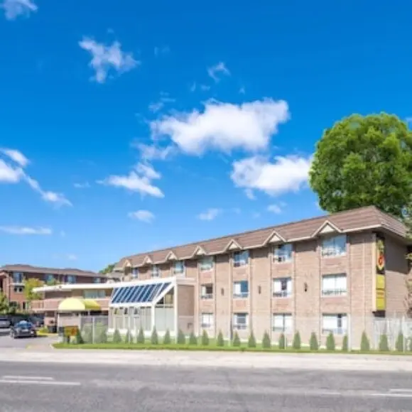 Super 8 by Wyndham Toronto East ON | hotel Toronto | Trivago