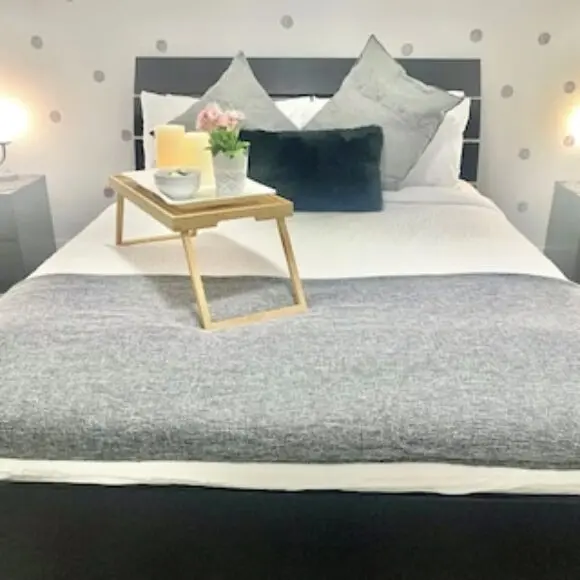 Luxurious & Stylish Two Bedroom Suite Full Kitchen Close to Vancouver | hotel Vancouver | Trivago