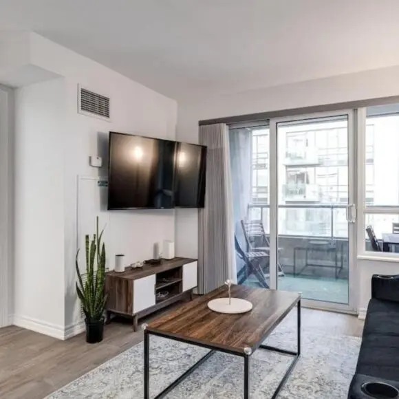 Urban APT with Highspeed WiFi Near shopping malls | vacation home Toronto | Booking.com