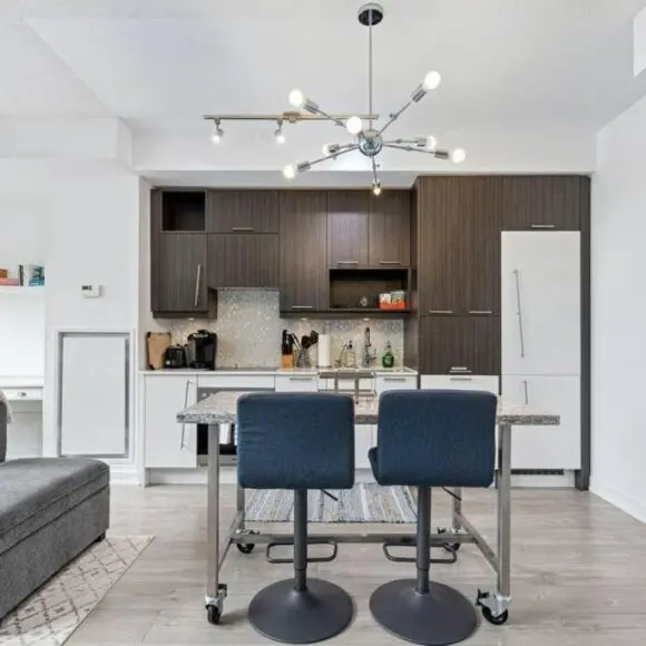 Comfy 2 BR 2 BA Ent District Work from home | vacation home Toronto | Booking.com