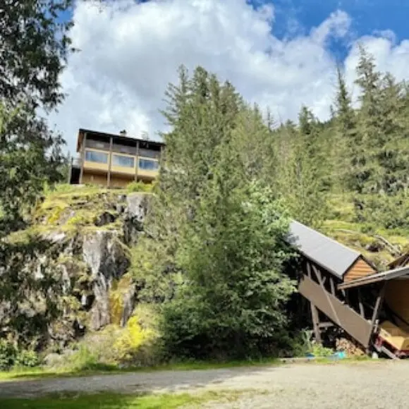 Epic Bluff-top Cabin Squamish Valley | hotel Vancouver | Trivago
