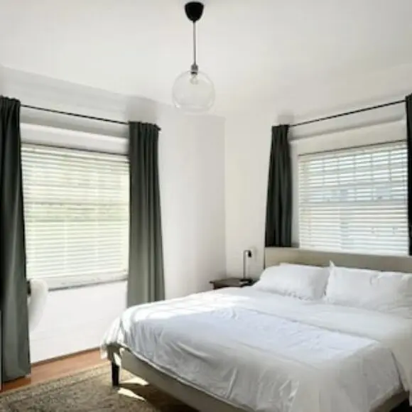 New Cute & Charming Sleeps 6 In South Van | hotel Vancouver | Trivago