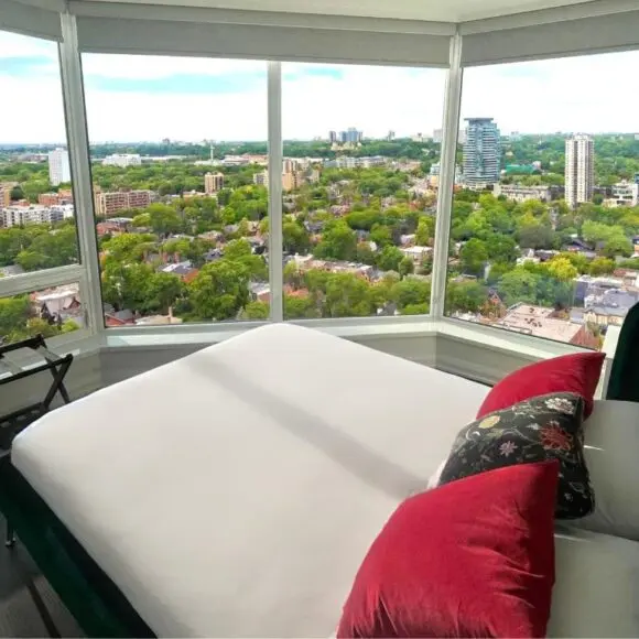 Luxury 2-Bedroom Apartment in Yorkville with the Best City View in Downtown Toronto | vacation home Toronto | Booking.com
