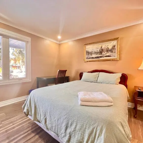 Upgraded Rooms with Bath 7-min to Subway Near Downsview Rogers Stadium | budget Toronto | Booking.com