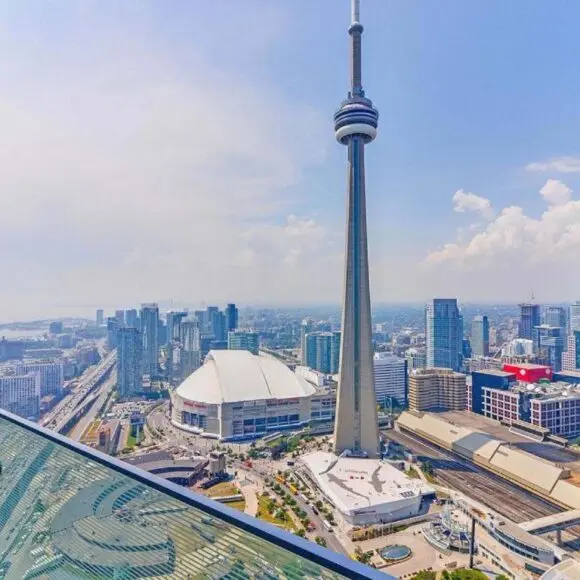 Presidential 2+1BR Condo, Entertainment District (Downtown) w/ CN Tower View, Balcony, Pool & Hot Tub | vacation home Toronto | Booking.com