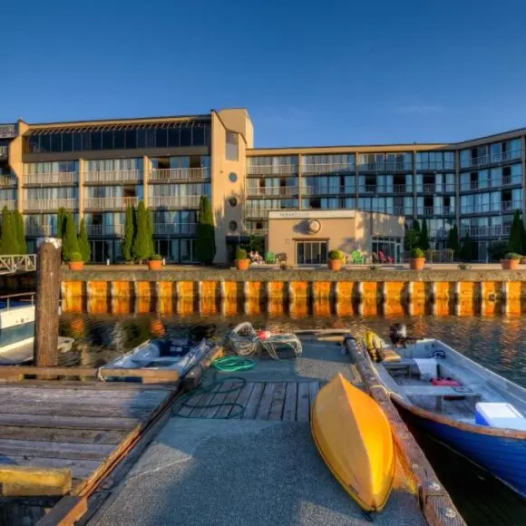 Oceanfront Suites at Cowichan Bay | hotel Vancouver | Booking.com