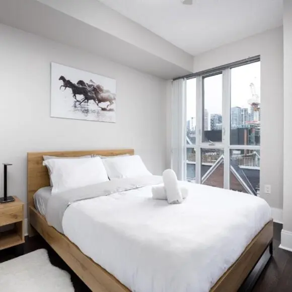 DWTN Condo Near CN Tower! w/ Free Parking | vacation home Toronto | Booking.com