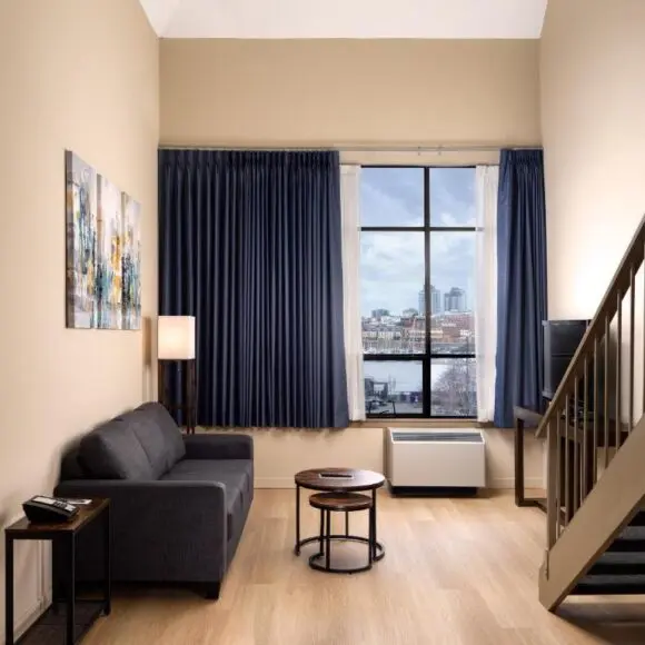 Huntingdon Hotel and Suites | hotel Vancouver | Booking.com