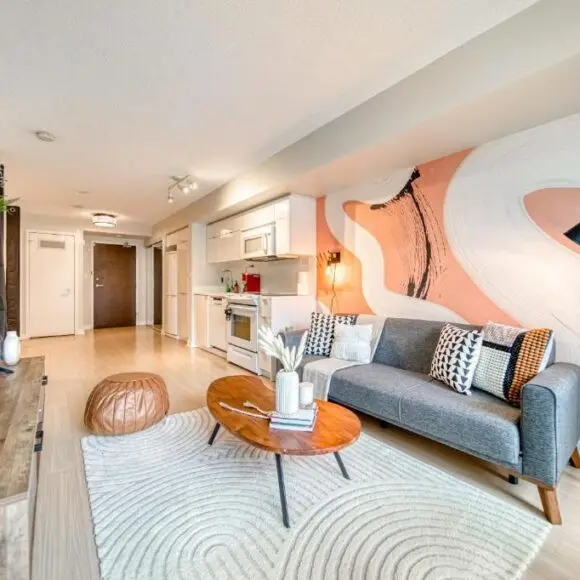 Stylish Downtown Toronto Suite with Free Parking | vacation home Toronto | Booking.com