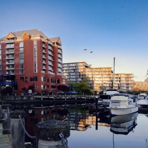 Coast Victoria Hotel & Marina by APA | hotel Vancouver | Booking.com