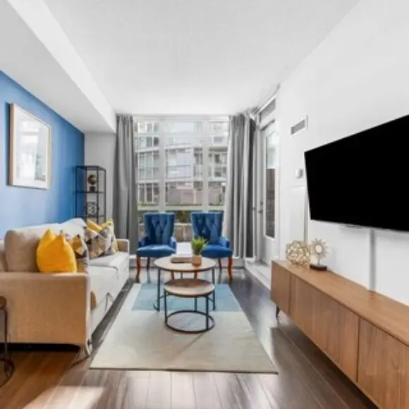 Vibrant Stay King Bed Walk to Rogers & Scotia | hotel Toronto | Trivago
