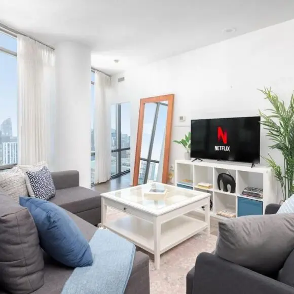 Huge 2BD 2BA with Sofa Bed and CN Tower VIew! | vacation home Toronto | Booking.com