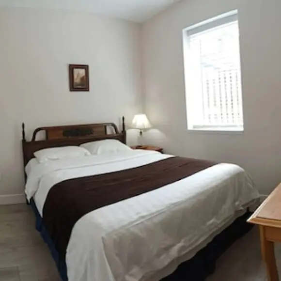 O Charming Bright Queen Bed Room Ensuite | hotel Vancouver | Trivago