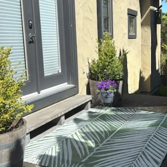 Beautiful Queen Suite Near Castle City & Beach | hotel Vancouver | Trivago