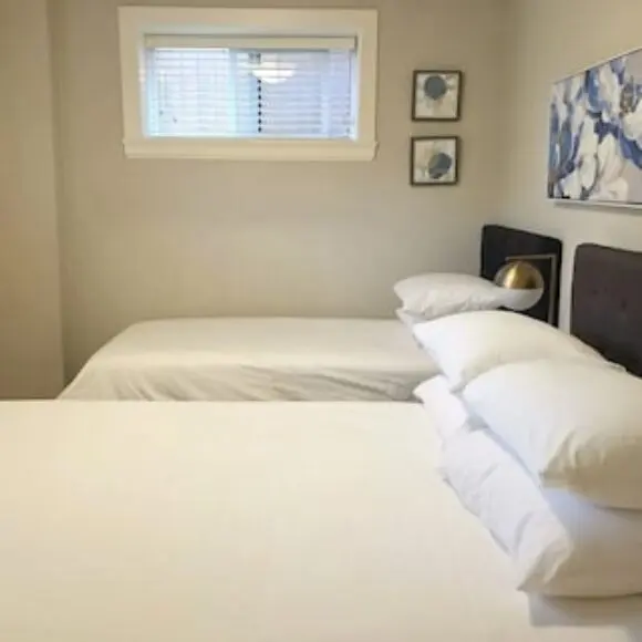 1 Bedroom Suite Near Metrotown & Skytain | hotel Vancouver | Trivago