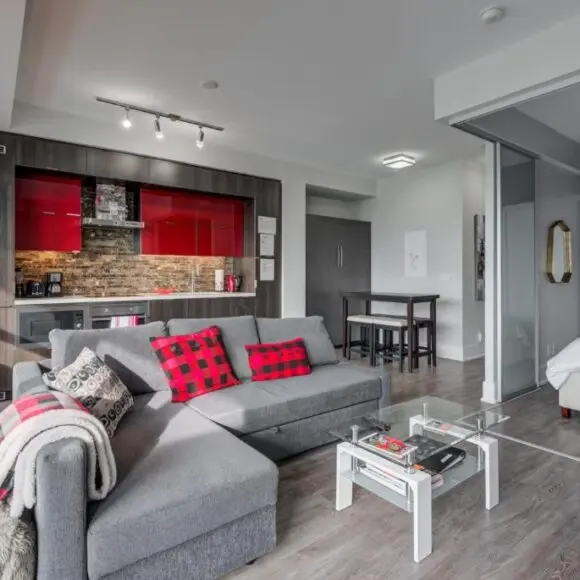 CN lovers | vacation home Toronto | Booking.com