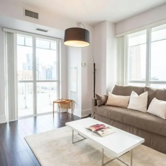 Luxury Condo with Pool, CN Tower View, Gym, Workspace | vacation home Toronto | Booking.com