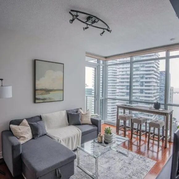 3BR Urban Gem with Scenic Balcony Views | vacation home Toronto | Booking.com