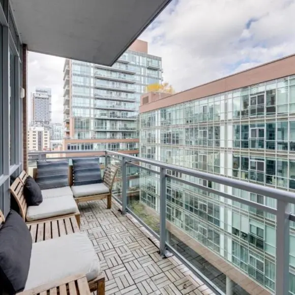 Studio Gem in the lovely Waterfront Communities | vacation home Toronto | Booking.com
