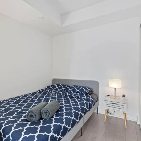 Downtown 2 bedroom Condo with Private Balcony | vacation home Toronto | Booking.com
