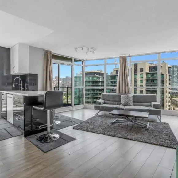 Amazing 2 Bedroom Waterfront Condo Downtown with Parking | vacation home Toronto | Booking.com