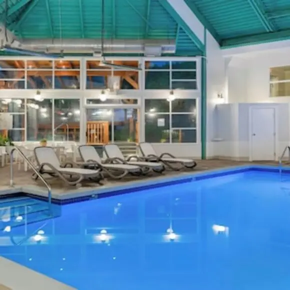 Gibsons Garden Hotel | hotel Vancouver | Trivago