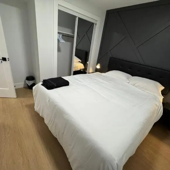 Spacious Room03, Airport, Free Pkg, Sep Entrance, New Reno, Shared bathroom | vacation home Toronto | Booking.com