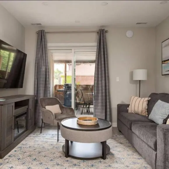 Casa Hotel Elegant Suite w Patio BBQ Grill | hotel Toronto | Booking.com