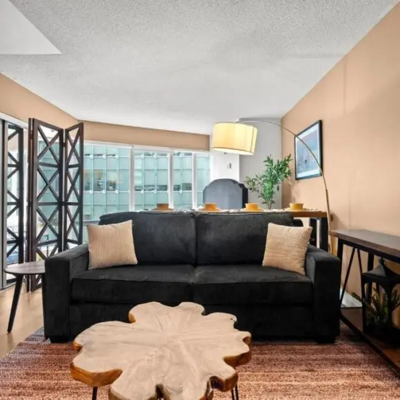 Cozy Apartment at Dundas Square! | vacation home Toronto | Booking.com