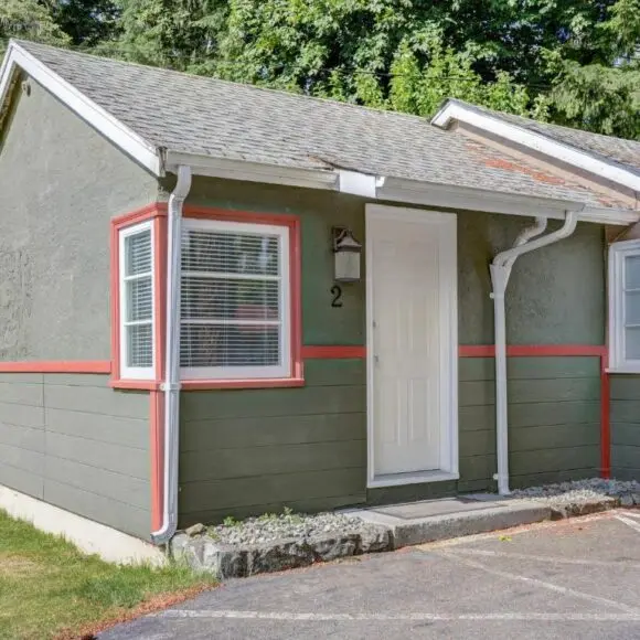 Malahat Bungalows Motel | budget Vancouver | Booking.com